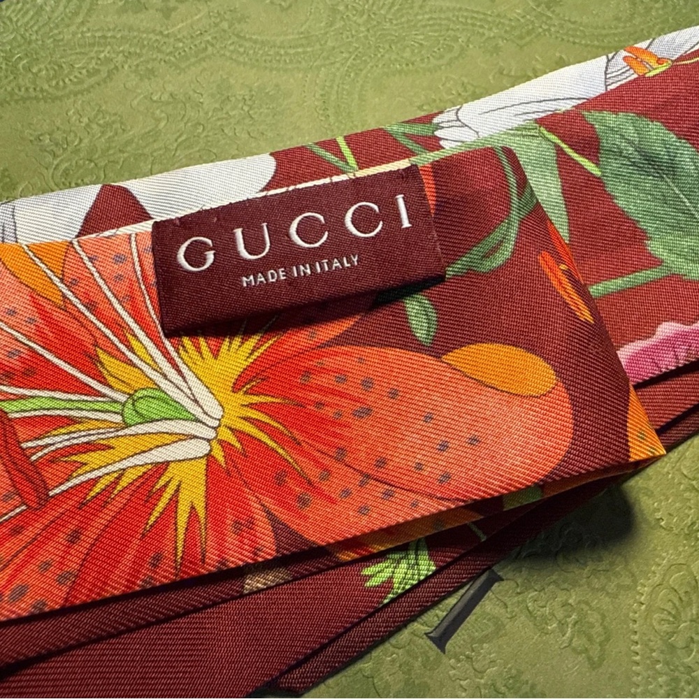 Gucci Floral Silk Twilly Scarf – Burgundy Multicolor – Logo Print - Picture 2 of 2
